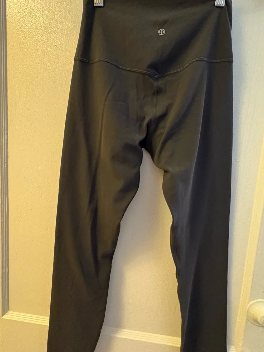 lululemon athletica Align high rise Leggings in titanium, size 6 inseam 25”
